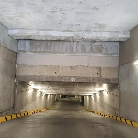 Park West - Free Parking Apartment