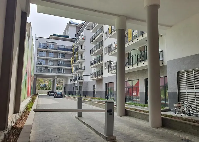 Park West - Free Parking Daire