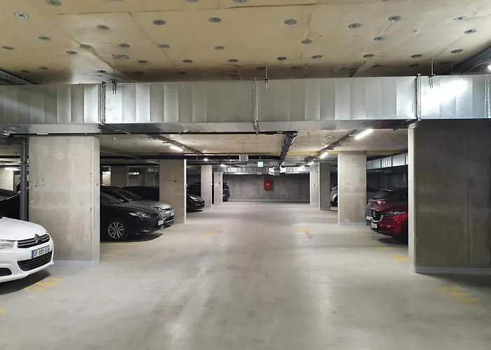 Park West - Free Parking Daire