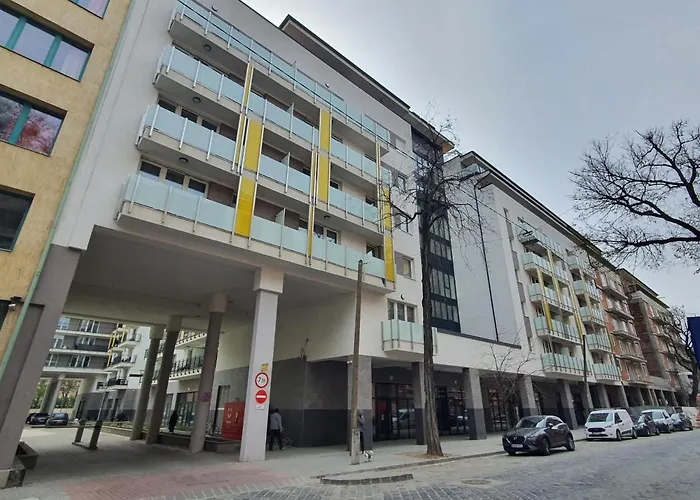 Park West - Free Parking