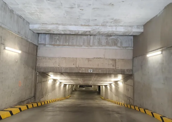 Park West - Free Parking Apartman