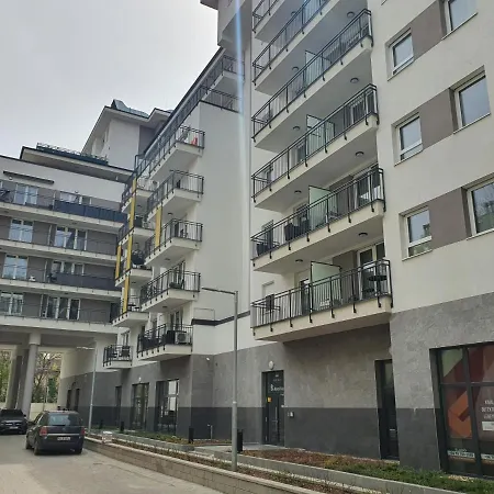 Park West - Free Parking *